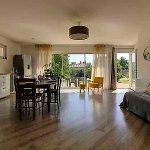 https://gite-lentraxe-trs-lumineux-au-cur-de-saint-didier.hotels-rhonealpes.com